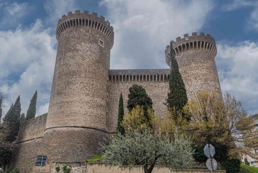 Italia - Tivoli 08 - castillo de Tivoli.jpg